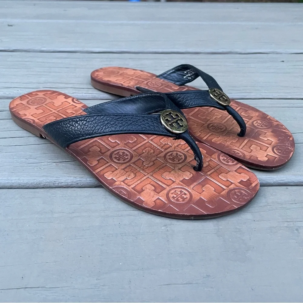 Tory Burch Thora black leather flip flop sandals size 7 M